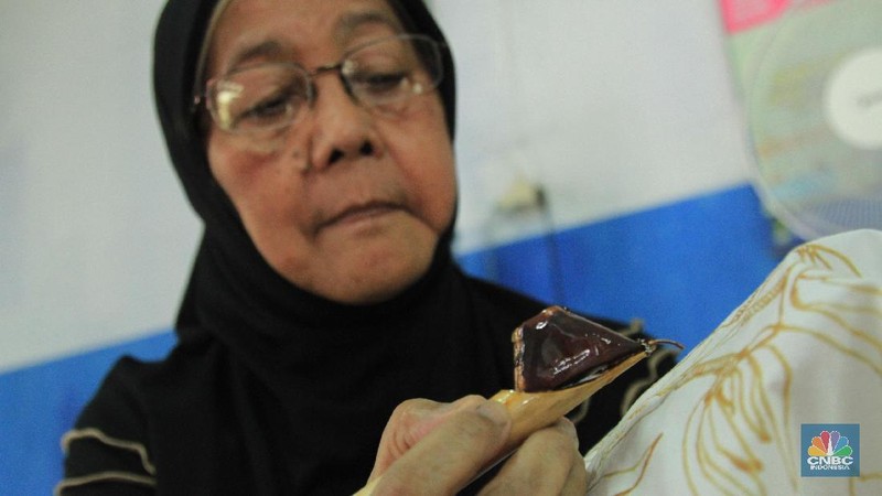 Pada tahun 2017, warga Jalan Mayang RT 02 RW XI Larangan Selatan, Kota Tangerang tersebut mendeklarasikan menjadi Kampung batik Kembang Mayang.