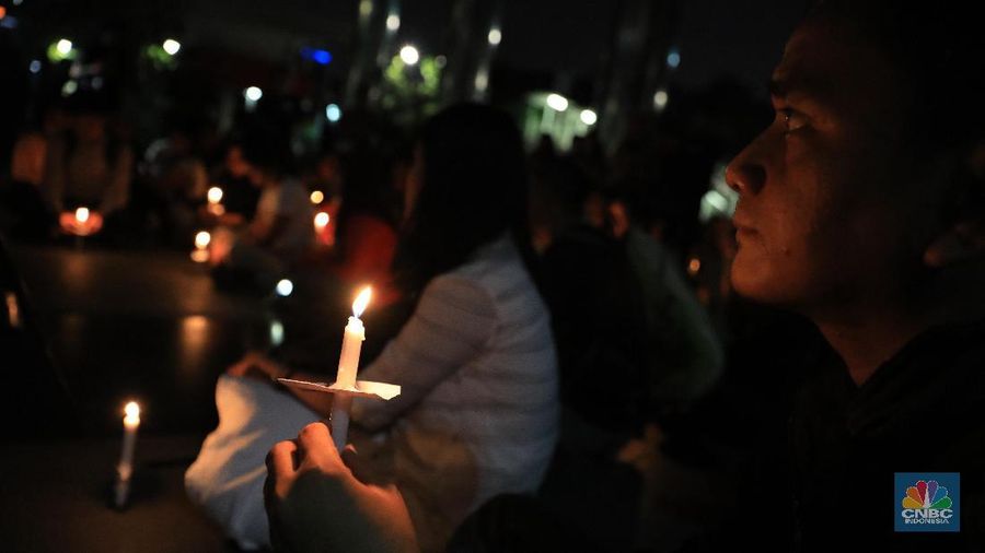 Aksi tersebut menolak UU KPK yang telah diparipurnakan dan berbagai undang-undang lain yang bermasalah, serta mengenang korban jiwa dari aksi demonstrasi lalu/
