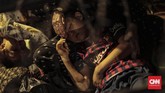 Sebagian dari mereka mengeluhkan kecilnya bantuan dari UNHCR sebesar Rp1 juta per bulan. Uang sebesar itu tak bisa mencukupi kebutuhan mereka. (CNN Indonesia/Bisma Septalisma)
