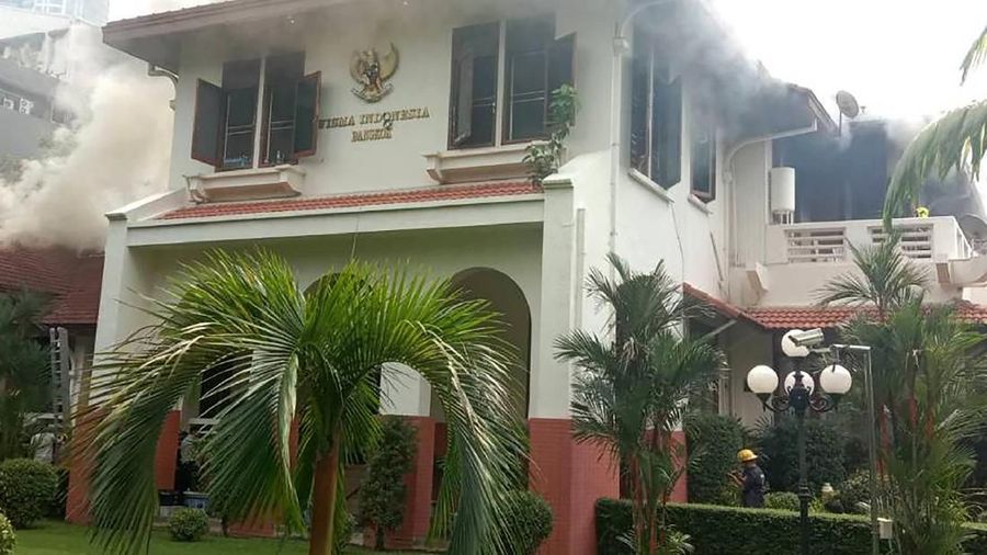 Menurut pejabat di Badan Metropolitan Bangkok, kebakaran terjadi di sebuah gedung berlantai dua yang merupakan rumah hunian.