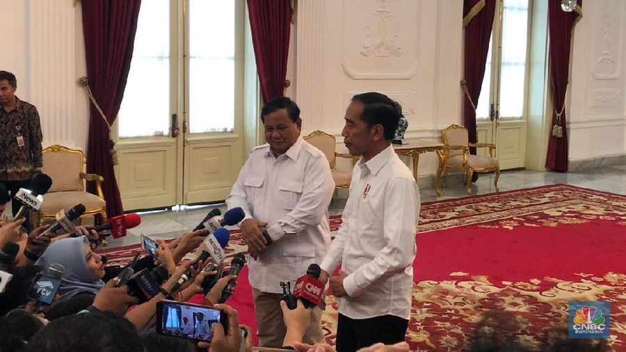 Prabowo menambahkan, walaupun kader Gerindra tidak masuk ke dalam kabinet, partai berlambang burung garuda itu akan tetap loyal.