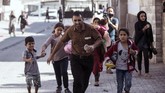 Lima orang, termasuk bayi sembilan bulan, tewas dan puluhan lainnya luka akibat serangan di perbatasan Suriah dan Turki. (Ismail Coskun/IHA via AP )