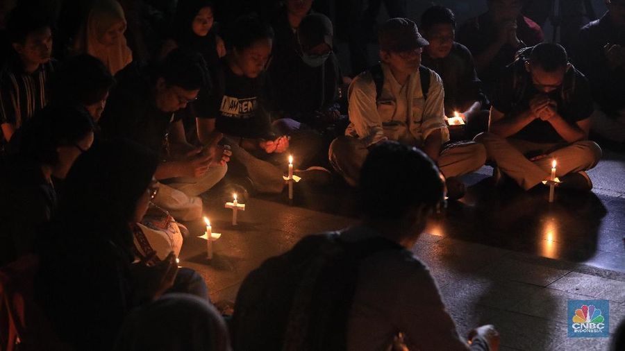 Aksi tersebut menolak UU KPK yang telah diparipurnakan dan berbagai undang-undang lain yang bermasalah, serta mengenang korban jiwa dari aksi demonstrasi lalu/
