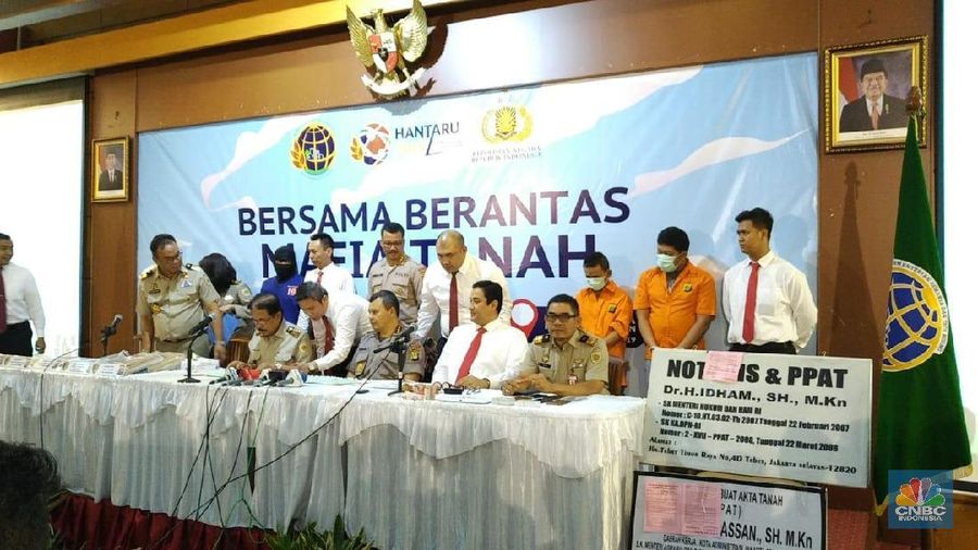 Kementerian Agraria dan Tata Ruang/Badan Pertanahan Nasional bersama Polri membongkar praktik mafia pertanahan di sejumlah daerah di Tanah Air.