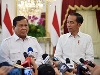 Berkah atau Musibah Kalau Prabowo Masuk Kabinet Jokowi?
