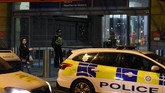 Sebanyak lima orang dilaporkan cedera dalam peristiwa penusukan di sebuah pusat perbelanjaan di Manchester, Inggris. Polisi berhasil menangkap seorang lelaki berusia sekitar 40 tahun yang diduga sebagai pelaku. (Photo by Paul ELLIS / AFP)