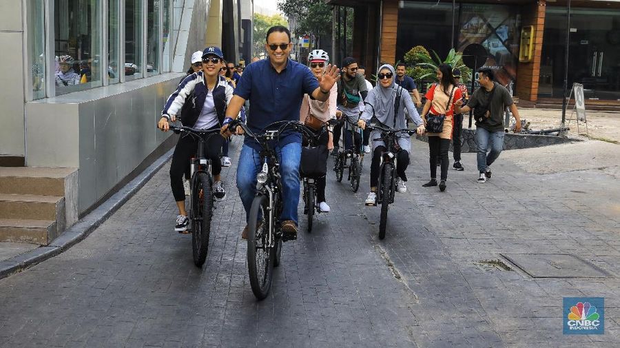 Netizen sedang gaduh membicarakan APDB DKI Jakarta 2020 di mana di dalamnya terdapat anggaran RP 82,2 M untuk pengadaan lem Aibon.