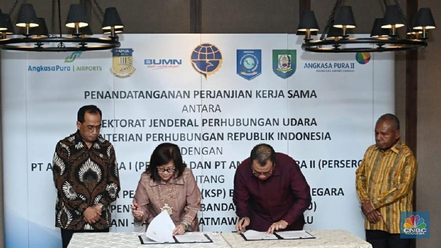 Angkasa Pura I (AP I) dan Angkasa Pura II (AP II) ditunjuk mengoperasikan bandara dengan skema kerja sama pemanfaatan (KSP).