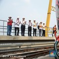 Sah! Kereta LRT Jabodebek Terpasang di Jalur Cawang-Cibubur