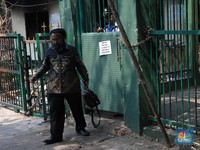 Jelang Pelantikan Jokowi, Pintu Pejalan Kaki ke DPR Ditutup