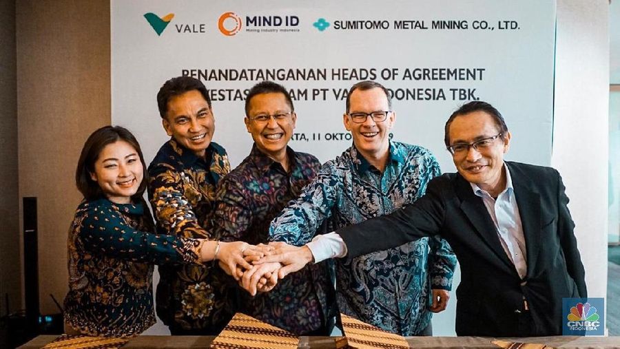 Jakarta, CNBC Indonesia - Mining Industry Indonesia (MIND ID) dan PT Vale Indonesia Tbk (INCO) bersama dengan para pemegang sahamnya, Vale Canada Limited (VCL) dan Sumitomo Metal Mining Co., Ltd. (SMM) menandatangani Perjanjian Pendahuluan pada 11 Oktober lalu untuk mengambilalih 20% saham divestasi Vale kepada peserta Indonesia.14/10/2019