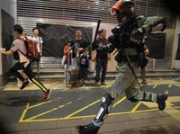 Hong Kong Makin Kelam, Bom Rakitan Meledak & Targetkan Polisi