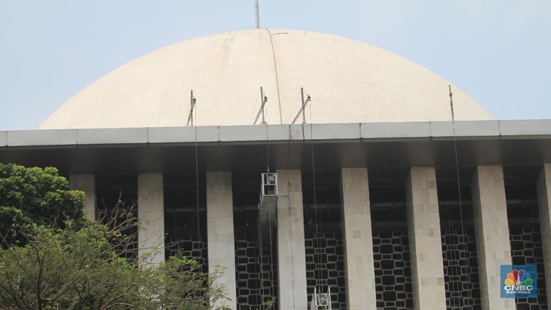 Renovasi Masjid Istiqlal dilaksanakan oleh PT Waskita Karya sebagai kontraktor pelaksana dan PT Virama Karya selaku konsultan manajemen konstruksi.