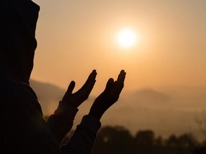 5 Doa Penarik Rezeki, Amalkan Sambil Tetap Berikhtiar