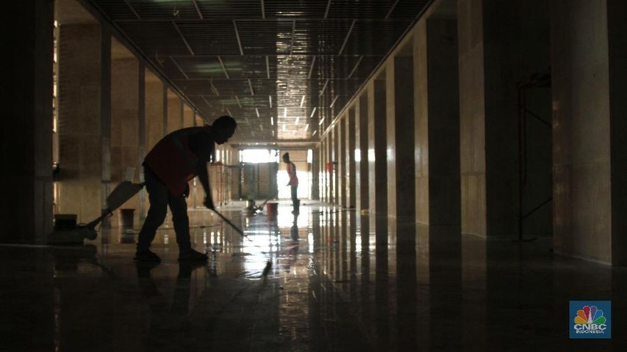 Renovasi Masjid Istiqlal dilaksanakan oleh PT Waskita Karya sebagai kontraktor pelaksana dan PT Virama Karya selaku konsultan manajemen konstruksi.