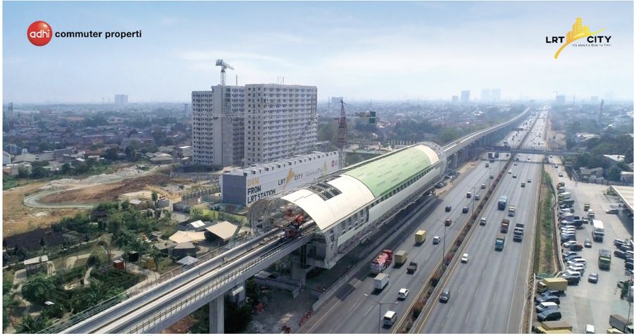 Tidak lama lagi, moda transportasi Light Rail Transit (LRT) akan bisa dinikmati masyarakat Jakarta. PT INKA (Persero) telah mulai mengirim rangkaian kereta LRT dari Madiun ke Depo Sementara LRT Jabodebek di Stasiun Harjamukti, Cibubur. 14/10/2019. Foto. Dok Adhi Karya