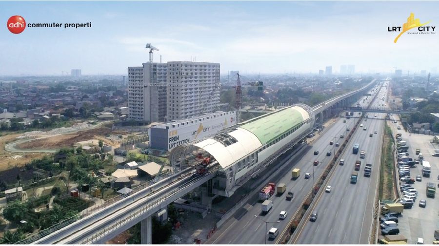 Tidak lama lagi, moda transportasi Light Rail Transit (LRT) akan bisa
dinikmati masyarakat Jakarta. PT INKA (Persero) telah mulai mengirim rangkaian kereta LRT
dari Madiun ke Depo Sementara LRT Jabodebek di Stasiun Harjamukti, Cibubur. 14/10/2019. Foto. Dok Adhi Karya