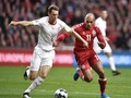 Momen Xhaka dan Lichtsteiner Sajikan Tendangan Bebas Aneh