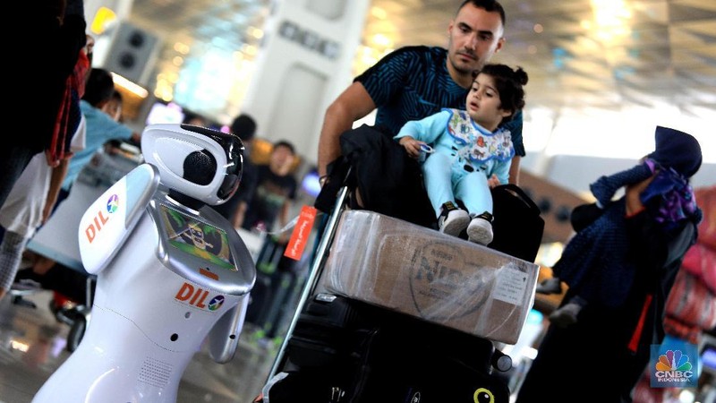 Robot Bantu Tenaga Medis di Italia Atasi Corona. (AP/Luca Bruno)