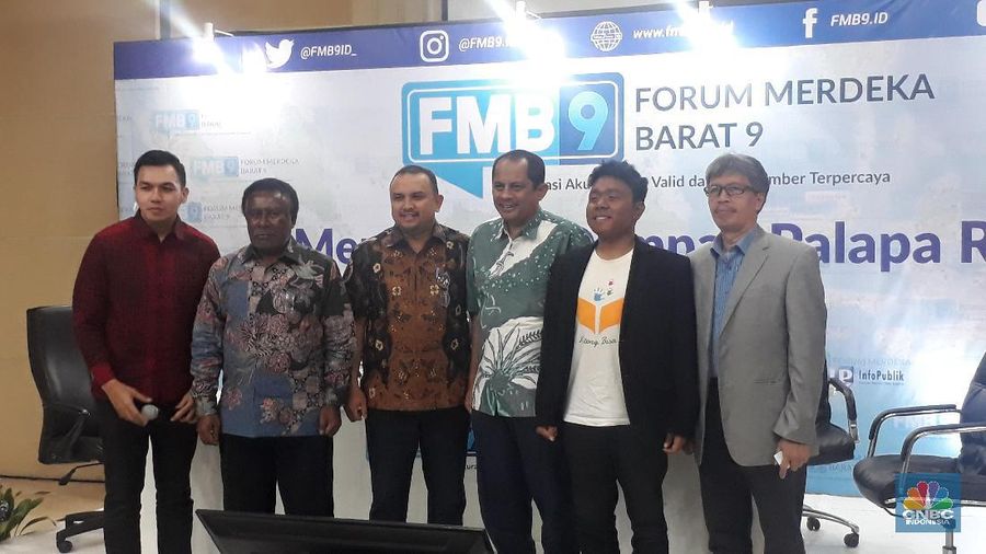 Setelah tertunda selama satu dekade, proyek tol langit Palapa Ring akhirnya diresmikan. Palapa Ring akan akan tersambung dari Indonesia Barat, Tengah dan Timur.