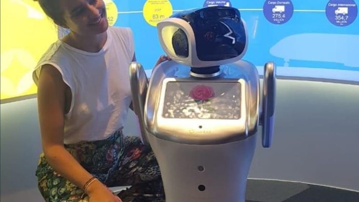 Nyata! Robot di Bandara Soekarno-Hatta Gantikan Manusia Robotisasi diterapkan di Bandara Soekarno-Hatta.