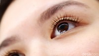 Baru Belajar Makeup? 3 Eyelash Curler Ini Ramah Buat Pemula
