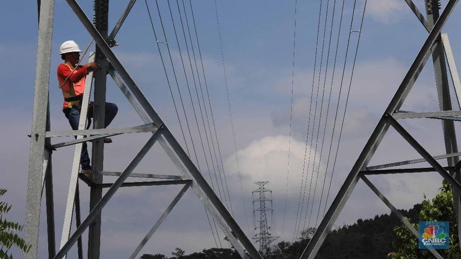 Melihat Tol Listrik Jalur Lasusua-Kokala yang Menyambung Sulawesi Selatan ke Sulawesi Tenggara. CNBC Indonesia/Muhammad Sabki