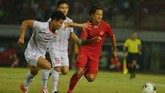 Namun yang justru terjadi adalah Vietnam berhasil mencetak dua gol tambahan lewat Que Ngoc Hai dan Nguyen Tien Linh. (ANTARA FOTO/Nyoman Budhiana/hp)