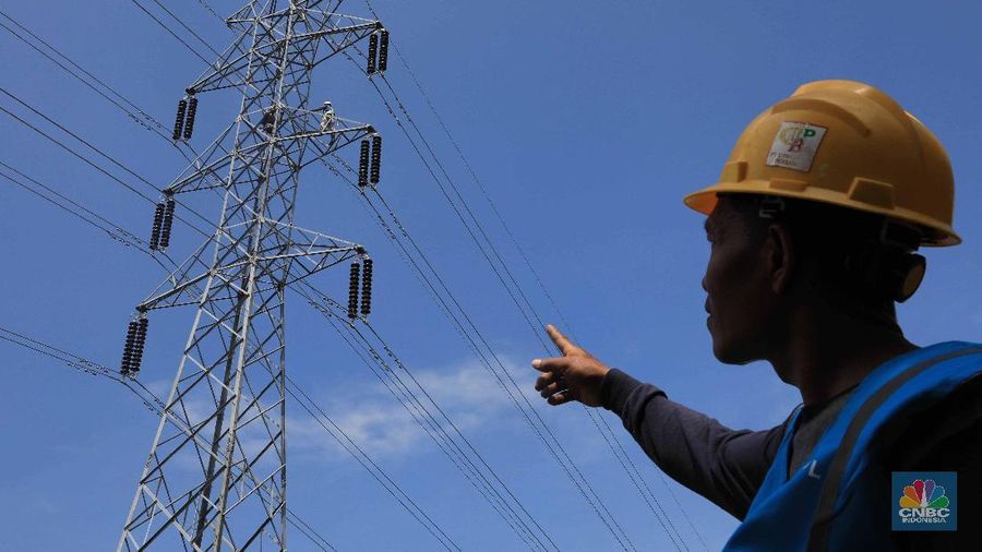 Melihat Tol Listrik Jalur Lasusua-Kokala yang Menyambung Sulawesi Selatan ke Sulawesi Tenggara. CNBC Indonesia/Muhammad Sabki