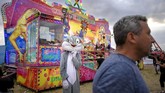 Pasar malam di Titu sudah memasuki usia yang ke-187. (AP Photo/Andreea Alexandru)