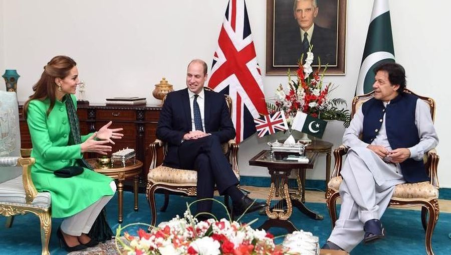 Pangeran William dan istri menghadiri pertemuan dengan Perdana Menteri Pakistan Imran Khan di Islamabad.