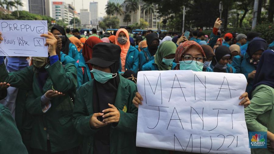 Puluhan Mahasiswa Berdemo Tuntut Keluarkan Perpu Terkait UU KPK