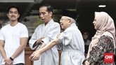 Jokowi dan Ma’ruf Amin usai melakukan pemeriksaan awal Medical Check up di RSPAD, dalam rangka pemeriksaan kesehatan untuk Pemilu 2019, Minggu, (12/8/2018). (CNN Indonesia/Andry Novelino).