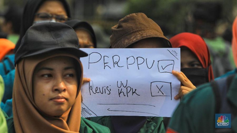 Puluhan Mahasiswa Berdemo Tuntut Keluarkan Perpu Terkait UU KPK