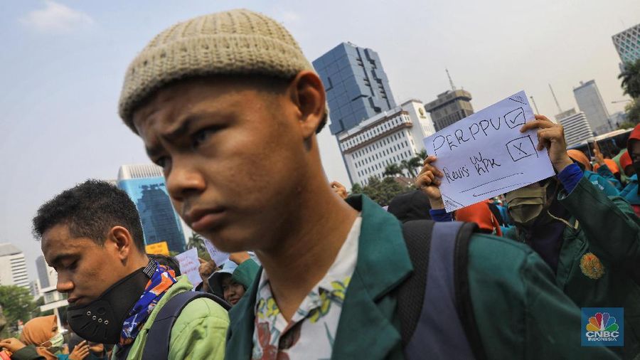 Puluhan Mahasiswa Berdemo Tuntut Keluarkan Perpu Terkait UU KPK