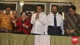 Joko Widodo mengumumkan Ketua Umum Majelis Ulama Indonesia (MUI) Ma'ruf Amin sebagai calon wakil presiden di Restoran Plataran, Jalan HOS Tjokroaminoto, Menteng, Jakarta Pusat, Kamis (9/8/2018). (CNN Indonesia/Adhi Wicaksono).