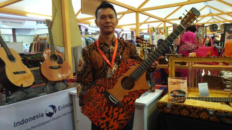 Awalnya Cuma Hobi, Pengusaha Ini Jualan Gitar Mahal