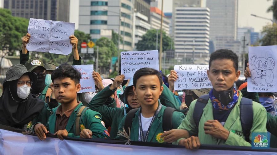 Puluhan Mahasiswa Berdemo Tuntut Keluarkan Perpu Terkait UU KPK