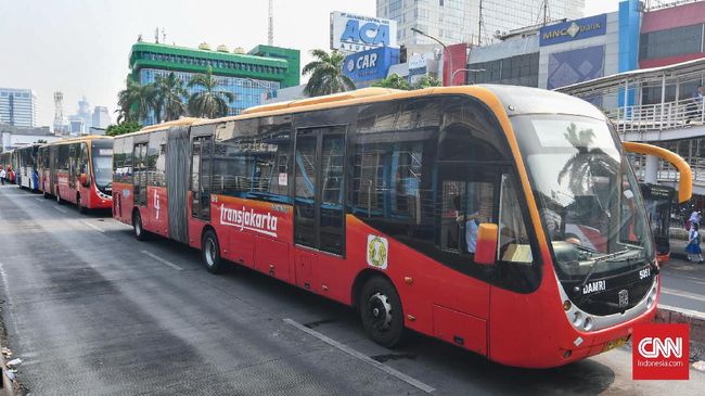 Banjir Jakarta, Lima Koridor Transjakarta Lumpuh