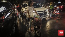 FOTO: Jakarta, Starling, dan Kopi Seduh Gelas Plastik