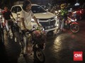FOTO: Jakarta, Starling, dan Kopi Seduh Gelas Plastik