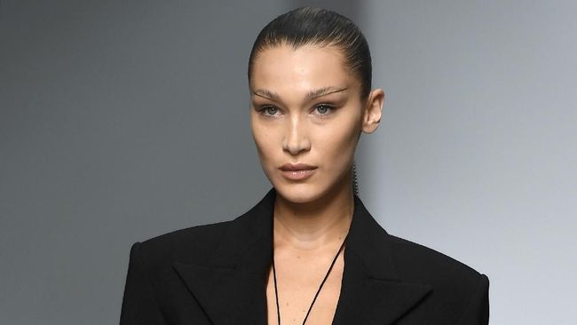 Eks Petinggi Victoria's Secret Diduga Lecehkan Bella Hadid