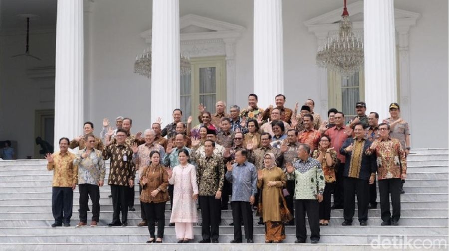 Sri Mulyani yang merupakan pentolan 'Elek Yo Band' memberikan ucapan terima kasihnya secara khusus kepada Jokowi dan JK.