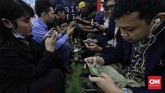 Replika pesawat R80 yang mendapat sentuhan tangan dibgin BJ Habibie menjadi salah satu titik yang mencuri perhatian pengunjung. (CNNIndonesia/Adhi Wicaksono)