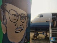 Intip Sensasi Jadi Pilot Pesawat N250 di Habibie Festival