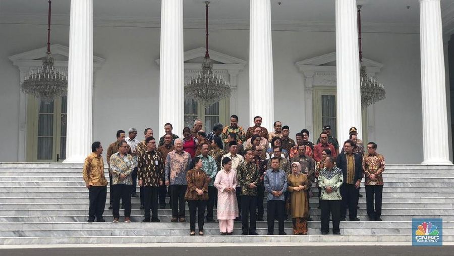 Jokowi meminta maaf karena pernah menggangu para menteri di luar jam kerja