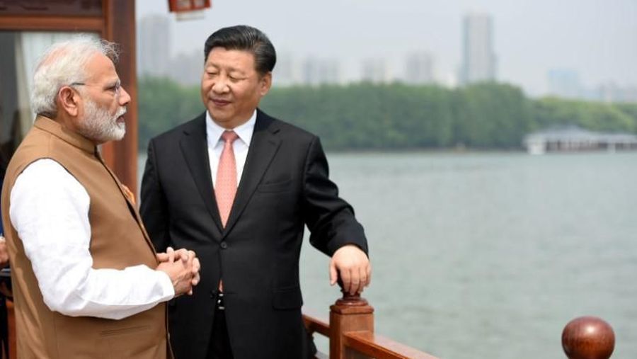 PM India Narendra Modi dan Presiden China Xi Jinping, di Wuhan China, 28 April 2018/India's Press Information Bureau/Handout via REUTERS