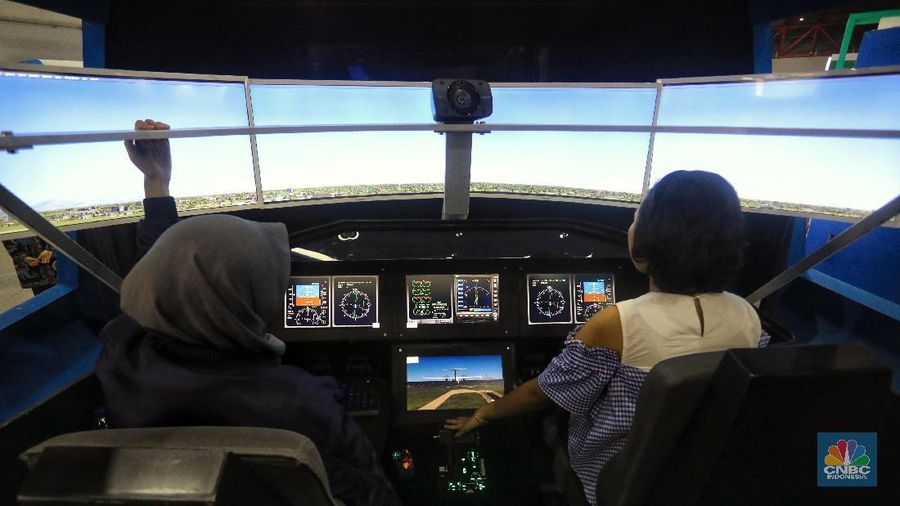 Pesawat N250 yang dipamerkan dalam ajang Orbit Habibie Festival di Kemayoran
