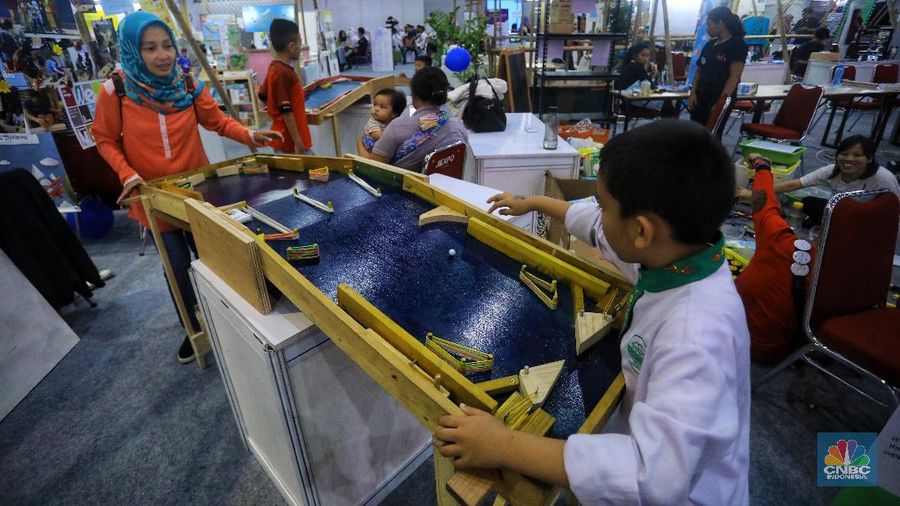 Pesawat N250 yang dipamerkan dalam ajang Orbit Habibie Festival di Kemayoran