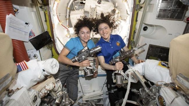 Astronaut Perempuan Terlama di Ruang Angkasa Kembali ke Bumi